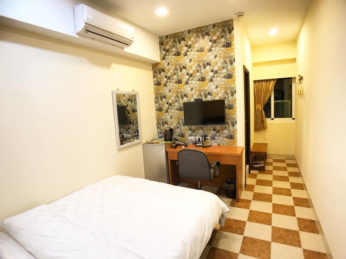J. Home Kaohsiung Buitenkant foto