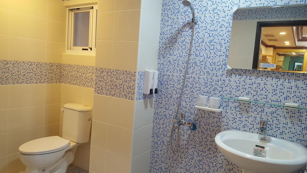 J. Home Kaohsiung Buitenkant foto